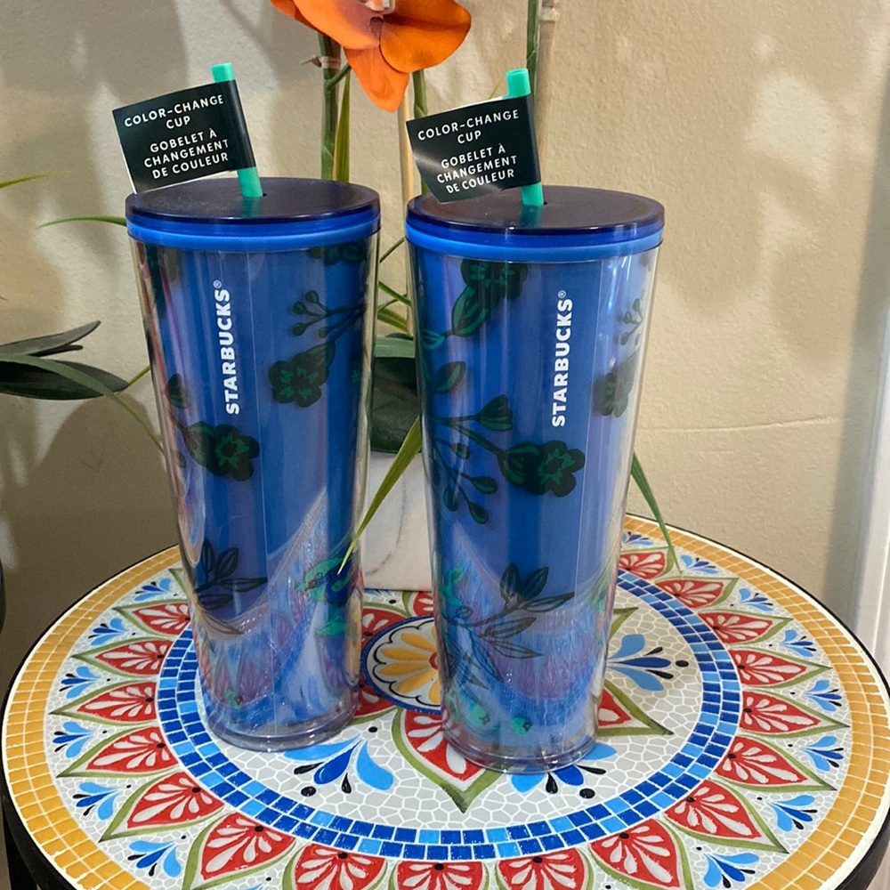 Starbucks Holiday 2022 Color Changing Blue Berry Corsage Venti Tumbler 24oz